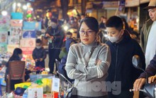 'Phố đồ chơi' ở Hà Nội tấp nập khách tới tận khuya mùng 3 Tết