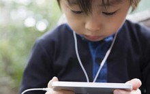 "Sắp hết Tết, con chơi điện thoại được không?" – Câu trả lời của 3 kiểu cha mẹ tiết lộ cách dạy con, kiểu thứ 3 nên học tập!