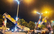 Sập cổng chào Tết ở TP Nha Trang, giao thông ách tắc nghiêm trọng