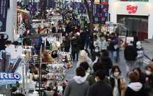 Dân số chỉ bằng 3% so với Trung Quốc nhưng người dân tại quốc gia châu Á này đang có mức chi tiêu cho hàng hiệu gấp 6 lần so với thị trường tỷ dân