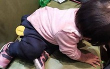 Bé 3 tuổi giẫm chân lên ghế, mẹ nói một câu khiến ai cũng ngán ngẩm: Còn dạy dỗ thế này thì hỏng cả con!