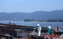 Cận cảnh công trường thi công cầu dài hơn 4 km nối Nghệ An - Hà Tĩnh