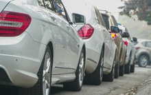 Mới đầu năm, người Hà Nội đã xếp hàng dài dằng dặc chờ đăng kiểm xe