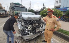 Quảng Ngãi: Tai nạn liên hoàn lúc chờ đèn đỏ, nhiều ô tô biến dạng