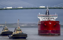 Hé lộ chân dung công ty đứng sau những “tàu ma” vận chuyển dầu Nga, “tẩu tán” hàng triệu thùng dầu ra thị trường bất chấp lệnh cấm của EU