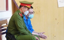 Hình ảnh Nhâm Hoàng Khang tại tòa sáng nay