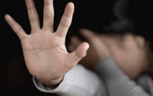 Cấm thành viên gia đình ra khỏi nhà, ngăn gặp gỡ bạn bè sẽ bị phạt nặng