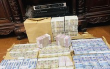 Dịch vụ đổi tiền ‘hốt bạc’ dịp Tết