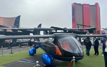 Những sản phẩm độc lạ tại triển lãm mà VinFast tham gia: laptop 3D, smartphone vừa gập vừa trượt, ô tô bay