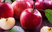 Người xưa nói "buổi sáng ăn táo là vàng, buổi trưa là bạc, buổi tối là kịch độc", liệu có đúng không?