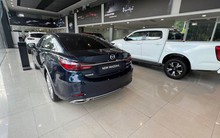 Thị trường ô tô Việt Nam tụt hạng, vì sao?