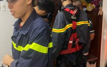 CLIP: Cảnh sát đu dây từ tầng 18 giải cứu cháu nhỏ bị mắc kẹt