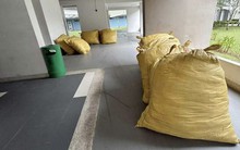 Người đàn ông trả 15 triệu đồng để vận chuyển 1 tấn quần áo về nhà, hành động của shipper khiến ai cũng ức chế