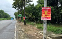 Chằng chịt biển quảng cáo mới toanh rao bán đất phân lô Hoà Lạc, môi giới vẫn hô hào: “Giá đang tăng, chưa giảm bao giờ!”