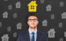 Sốt ruột vì rao bán nhà 3 tuần không ai mua, chủ nhà định hạ giá nhưng cố vấn lập tức cản “không thương lượng” trước khi trả lời được câu hỏi này