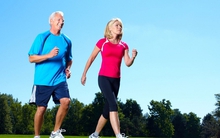 Đi bộ là “liều thuốc” sống thọ nhưng 5 sai lầm “chí mạng” này làm công sức đi tong, sức khỏe bị đe dọa