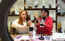 TikTok Shop bị cấm vì bán giá quá rẻ, chèn ép cửa hàng kinh doanh truyền thống: Các TikToker "vỡ mộng" làm giàu?