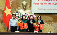 Trao quyết định bổ nhiệm hai nữ phó vụ trưởng Văn phòng Quốc hội