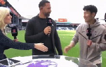 Chỉ một hành động nhỏ sau buổi phỏng vấn, Son Heung-min nhận về mưa lời khen: Cậu ấy quả là quý ông lịch thiệp