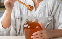 Bác sĩ Nhật giảm 25kg nhờ ăn mật ong vào một thời điểm vàng trong ngày, tiết lộ 4 bí quyết giảm cân thành công