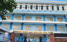 Tạm đình chỉ giáo viên đánh gãy ngón tay học sinh