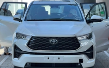 Cận cảnh Toyota Innova Cross bản full trước giờ ra mắt: Giá khó dưới 1 tỷ, gói TSS xịn hơn Camry và Corolla Cross