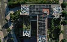 Biệt thự chuồn chuồn kết hợp bể bơi vô cực và hồ cá Koi