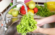 Thói quen nguy hiểm ngang ăn thịt sống, nhiều người vẫn làm qua loa vì nghĩ không quan trọng