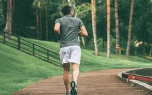 Chuyên gia tim mạch nổi tiếng: Đi bộ là “liều thuốc” kéo dài tuổi thọ nhưng nhiều người mắc phải 4 sai lầm “chí mạng”