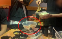 Tranh cãi chuyện đi ăn buffet bị phạt vì để thừa đồ: Làm đúng quy định nhưng không nên quá cứng nhắc?