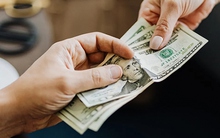 Trong ngày kỷ niệm 3 năm yêu nhau, người yêu đột nhiên vay tôi 200 triệu đồng