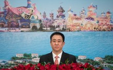 67 tuổi gánh khoản nợ 300 tỷ USD, đế chế BĐS khổng lồ trên bờ vực phá sản, tỷ phú Trung Quốc từng hô mưa, gọi gió chịu cảnh 'giam lỏng'