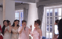 Đàm Vĩnh Hưng U60 vẫn "quẩy" cực sung trong tiệc của giới siêu giàu