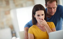 Mua nhà không để ý, khi về ở mới tá hỏa phát hiện bí ẩn ‘nằm sâu’ trong cầu thang: Cặp vợ chồng tức tốc đăng lên mạng xã hội về phát hiện 'giá trị' của mình