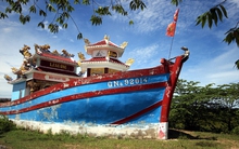 Kỳ lạ ngôi đền hình chiếc thuyền trên cạn, nơi ngư dân cầu may cho những lần đi biển