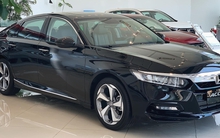 Giá Honda Accord chạm đáy mới tại đại lý: Giảm 250 triệu đồng, rẻ hơn Camry bản tiêu chuẩn