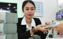 Khách hàng “thắt lưng, buộc bụng”, vay tiêu dùng gặp khó