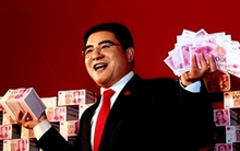 Đại gia bán không khí sạch đóng lon bỗng lặn mất tăm: Đập nát Mercedes giữa đường, đặt tên vợ con theo kiểu 'quái gở'