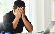 “Nhắm mắt nhắm mũi” nghe lời đại diện ngân hàng đem tài sản đầu tư, người đàn ông Mỹ thua lỗ nặng, rút ra 2 bài học đắt giá