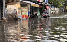 Hình ảnh ngập nặng ở TP HCM sau cơn mưa lớn kết hợp triều cường