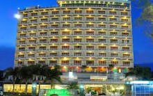 Hành trình thăng trầm 2 thập kỷ xây - bán khách sạn để trả nợ của bầu Đức