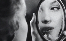 Nhà tâm lý học: Thực ra bạn xấu hơn 30% so với trong gương, đừng ảo tưởng mỗi khi "selfie" nữa!