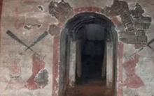 Đào mộ cổ 1.400 năm tuổi, chuyên gia hoảng hồn khi đụng trúng 'quái vật xanh'