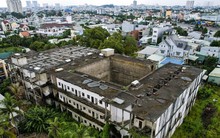 Cảnh hoang tàn bên trong các khu chung cư mini sai phạm ở TPHCM