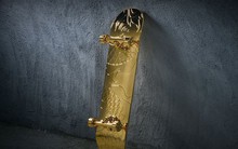 Điều gì tạo nên sức hấp dẫn cho những chiếc ván trượt vàng 24K trị giá đến 61 tỷ đồng?