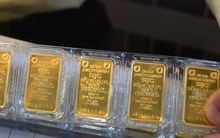 Sau tăng sốc, giá vàng lao dốc mạnh