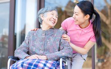 Bảo mẫu 55 tuổi chăm sóc nhiều người già và phát hiện: 3 kiểu người này có cuộc sống cuối đời vô vàn cực khổ!