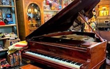 Mua đồ cũ của người đã mất, chàng trai tìm thấy kho báu trị giá cả triệu USD