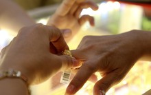 Có nên mua vàng nhẫn và SJC khi giá đang ở đỉnh lịch sử?