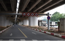 Cầu vòm sắt hồ Linh Đàm đã "sạch bóng" xe cộ dừng đỗ trái phép